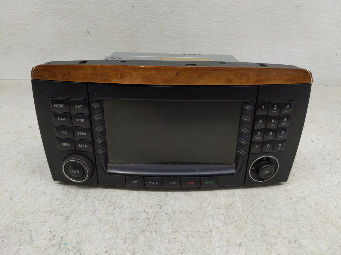 2006-2007 Mercedes-Benz R350 Radio AM FM Cd Player Receiver Replacement P/N:A2518200879 Fits Fits 2006 2007 OEM Used Auto Pa