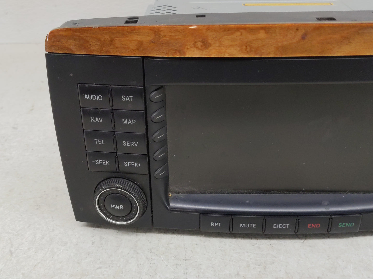 2006-2007 Mercedes-Benz R350 Radio AM FM Cd Player Receiver Replacement P/N:A2518200879 Fits Fits 2006 2007 OEM Used Auto Pa