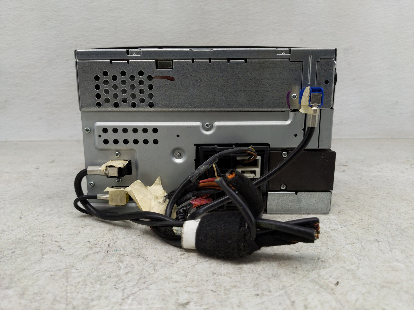 2006-2007 Mercedes-Benz R350 Radio AM FM Cd Player Receiver Replacement P/N:A2518200879 Fits Fits 2006 2007 OEM Used Auto Pa