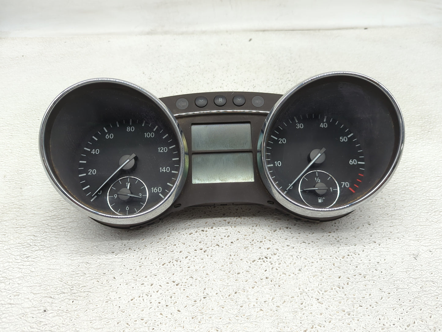 2006-2007 Mercedes-Benz R350 Instrument Cluster Speedometer Gauges P/N:A2515409747 A2C53118439 Miles:137K Fits Fits 2006 200