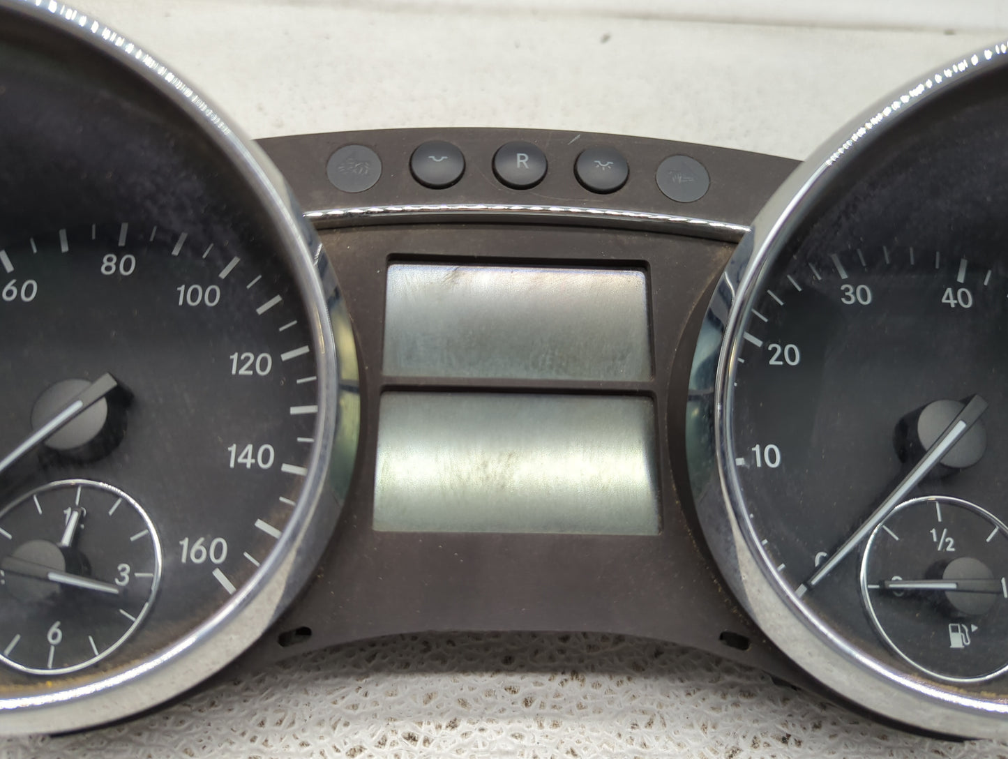 2006-2007 Mercedes-Benz R350 Instrument Cluster Speedometer Gauges P/N:A2515409747 A2C53118439 Miles:137K Fits Fits 2006 200