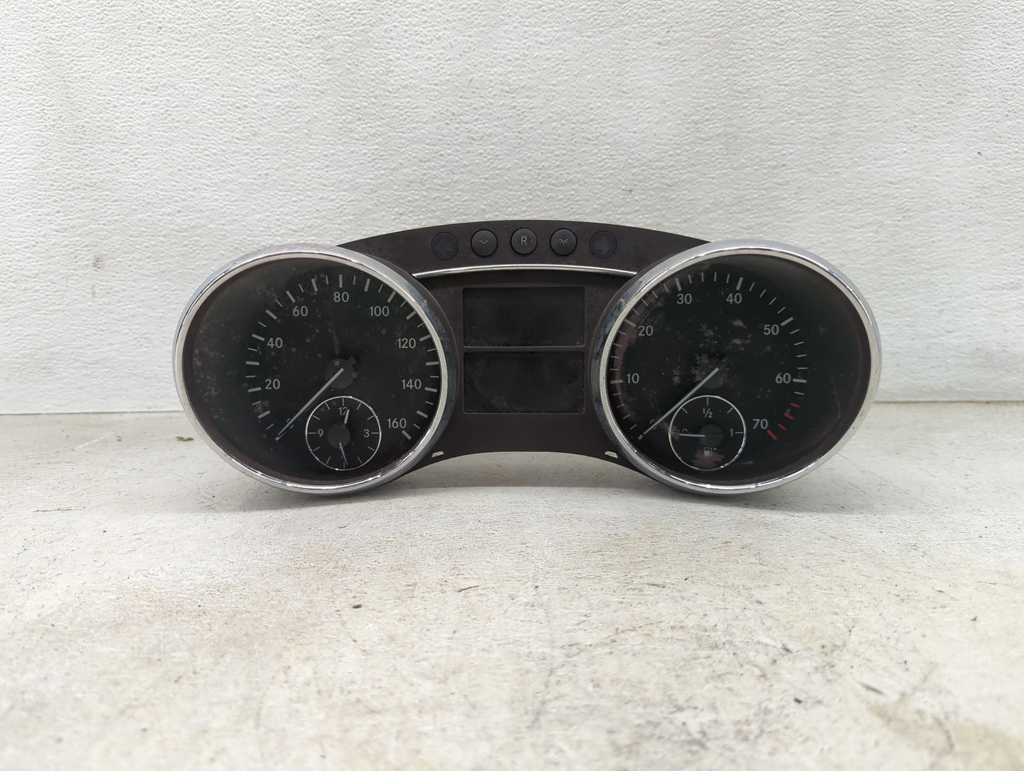 2006-2007 Mercedes-Benz R350 Instrument Cluster Speedometer Gauges P/N:A2515401748 A2515406511 Miles:154K Fits Fits 2006 200