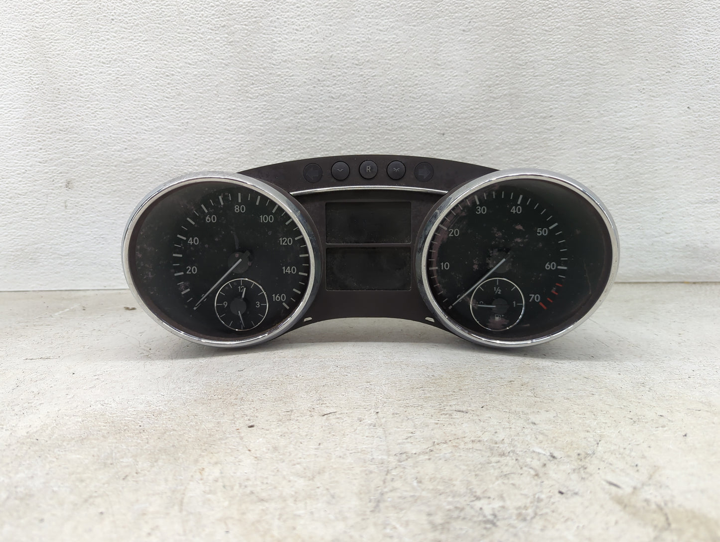 2006-2007 Mercedes-Benz R350 Instrument Cluster Speedometer Gauges P/N:A2515401748 A2515406511 Miles:154K Fits Fits 2006 200