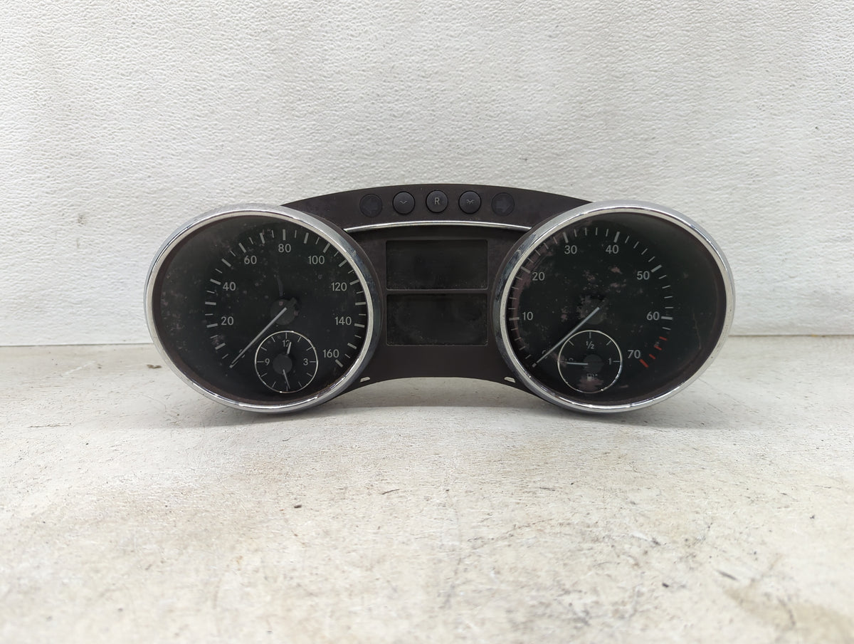 2006-2007 Mercedes-Benz R350 Instrument Cluster Speedometer Gauges P/N:A2515401748 A2515406511 Miles:154K Fits Fits 2006 200