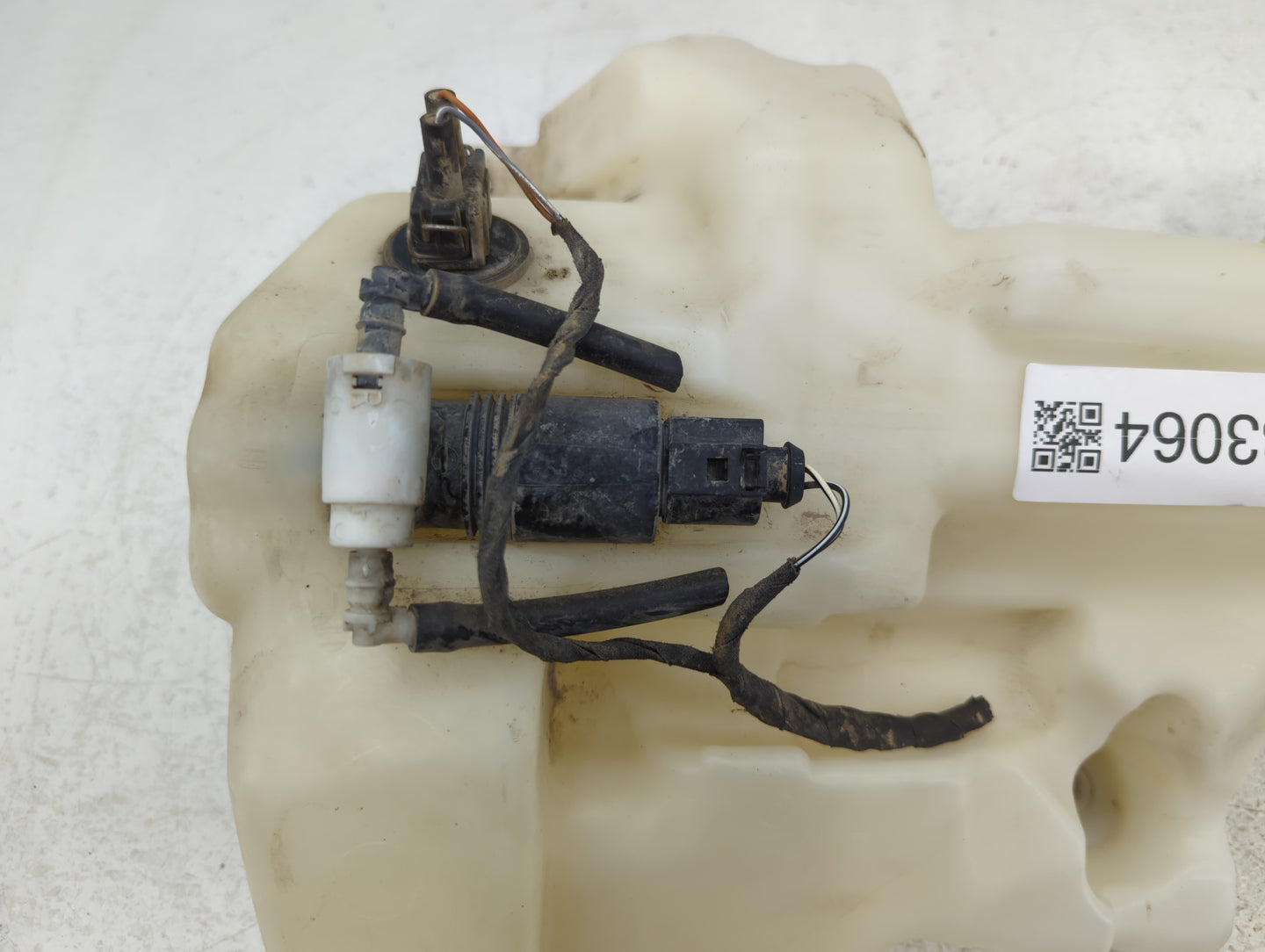 2006 Mercedes-benz R350 Windshield Washer Fluid Reservoir Bottle Oem - Oemusedautoparts1.com
