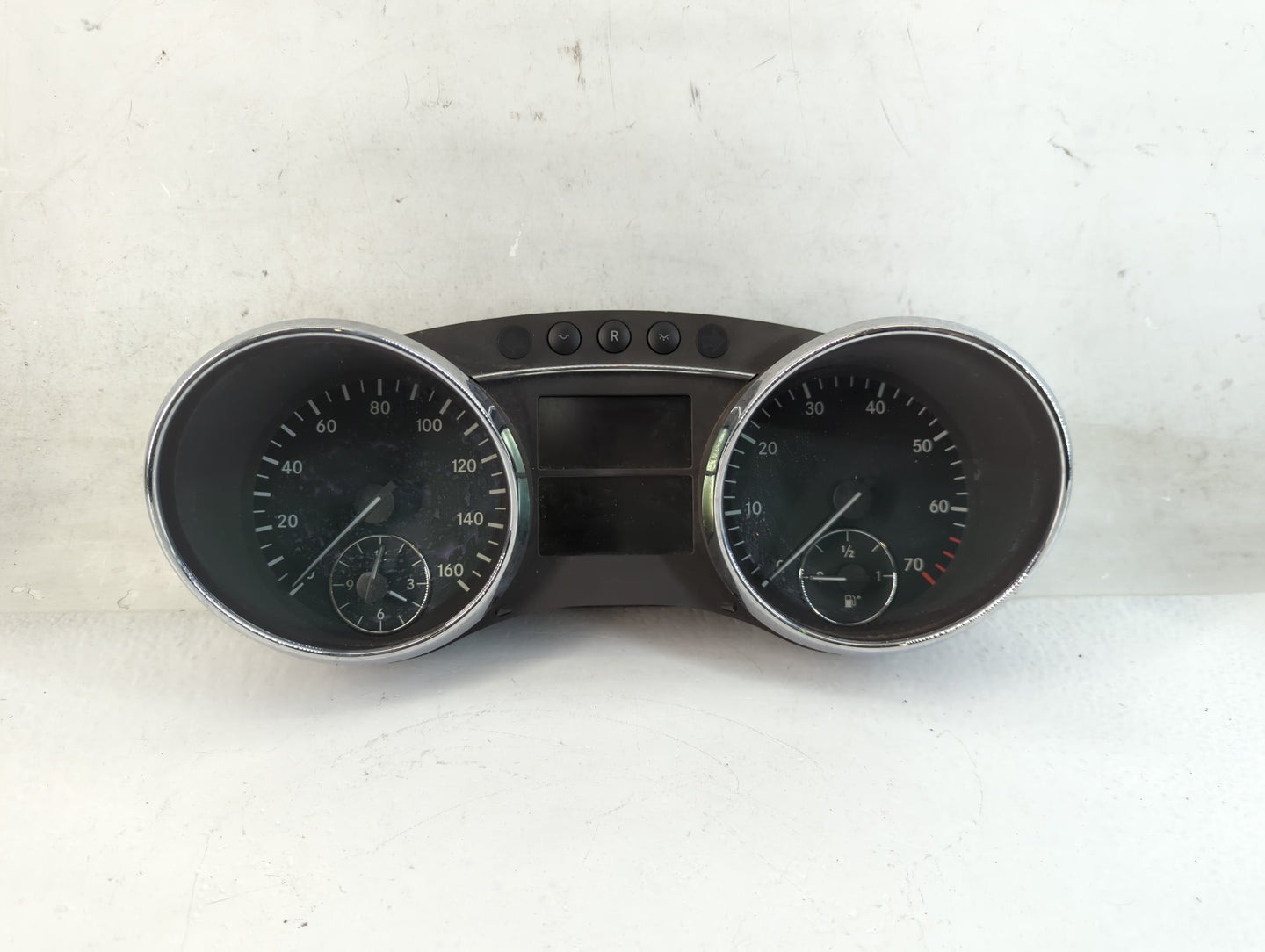 2006-2007 Mercedes-Benz R500 Instrument Cluster Speedometer Gauges P/N:A251 540 97 47 Fits Fits 2006 2007 OEM Used Auto Part