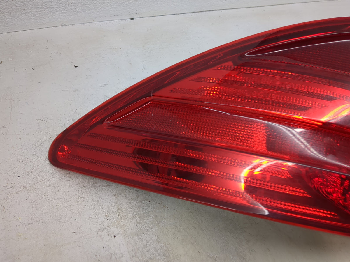 2006 Mercedes-Benz Rclass Tail Light Assembly Passenger Right OEM P/N:403102R 403122R, 403182R Fits Fits 2007 2008 2009 2010