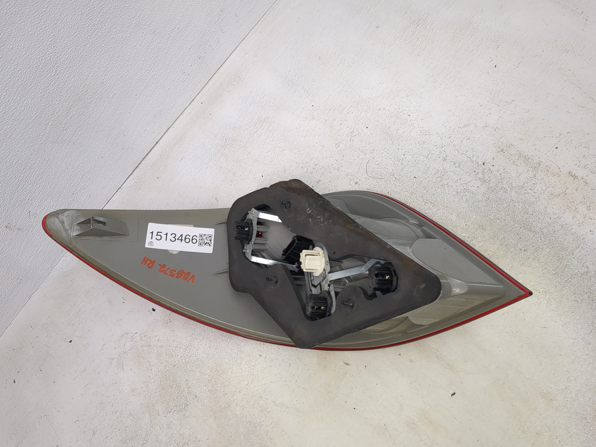 2006 Mercedes-Benz Rclass Tail Light Assembly Passenger Right OEM P/N:403102R 403122R, 403182R Fits Fits 2007 2008 2009 2010