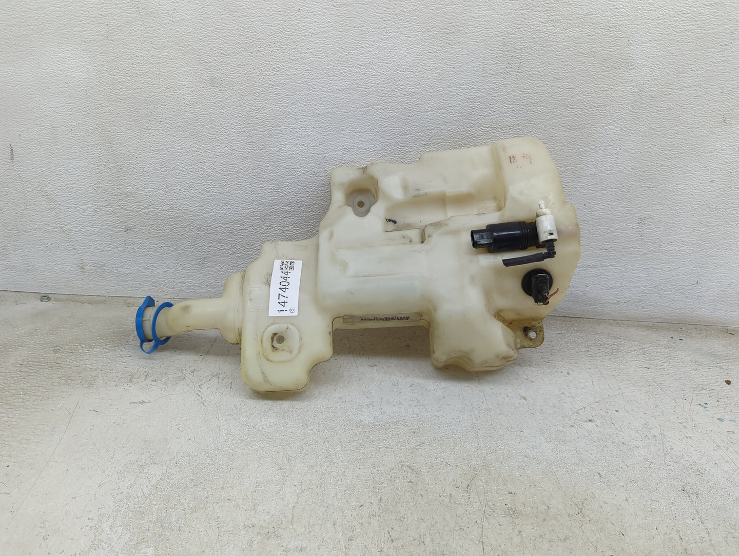 2006 Mercedes R350 Windshield Washer Fluid Reservoir Bottle Oem - Oemusedautoparts1.com