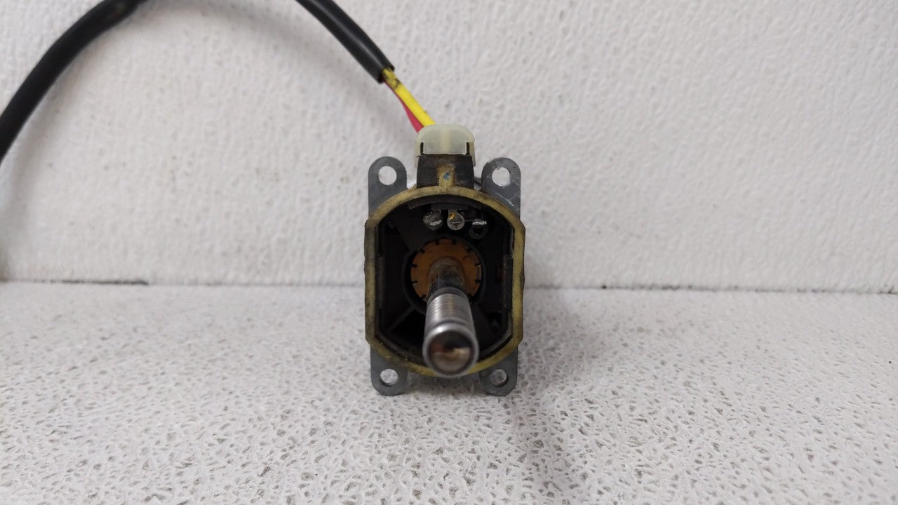 2002-2011 Mercury Grand Marquis Passenger Front Right Power Window Motor - Oemusedautoparts1.com