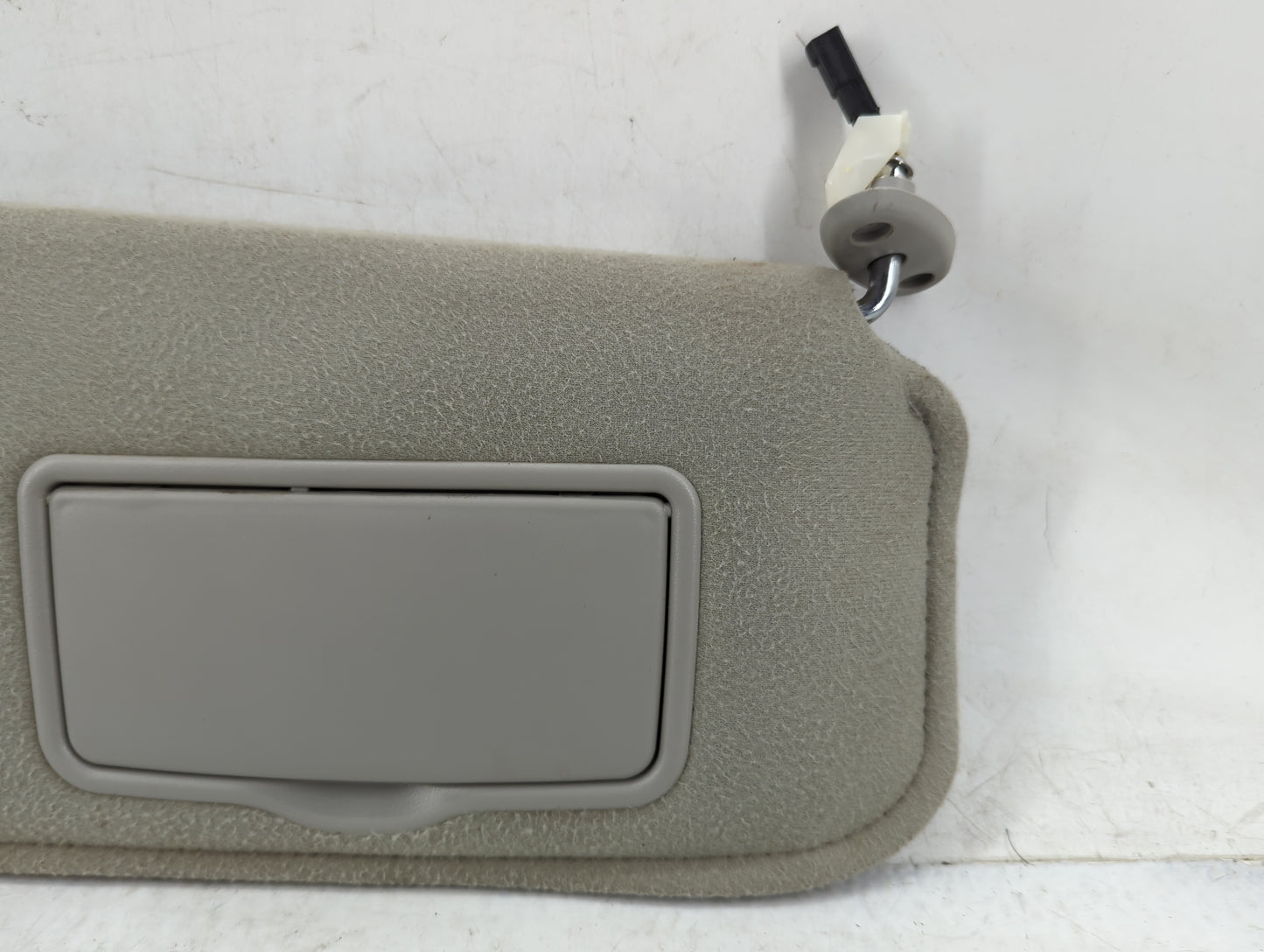 2005-2007 Mercury Mariner Sun Visor Shade Replacement Passenger Right Mirror Fits Fits 2005 2006 2007 OEM Used Auto Parts - 