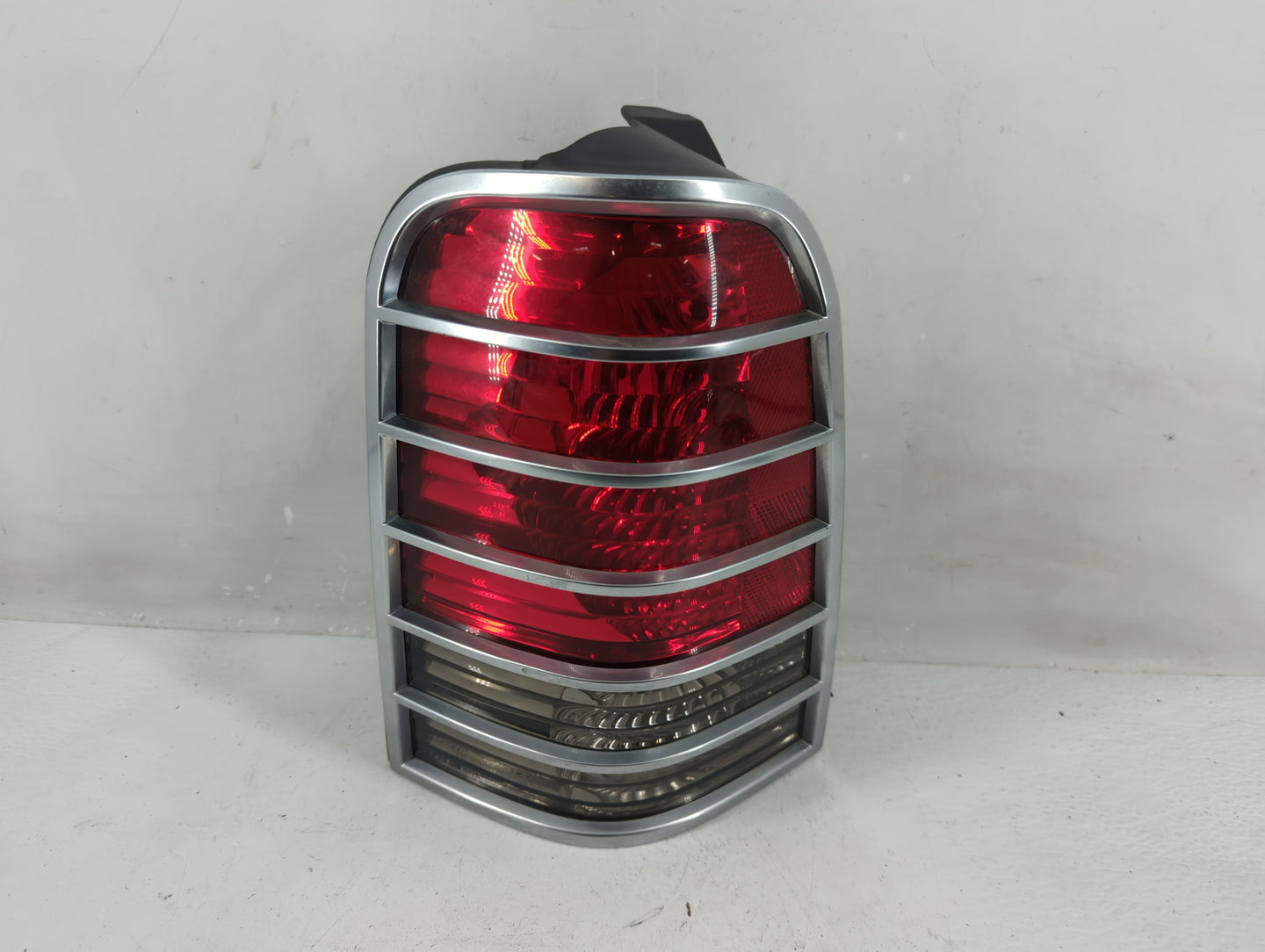 2005-2007 Mercury Mariner Tail Light Assembly Driver Left OEM P/N:5E64-13B505-A Fits Fits 2005 2006 2007 OEM Used Auto Parts
