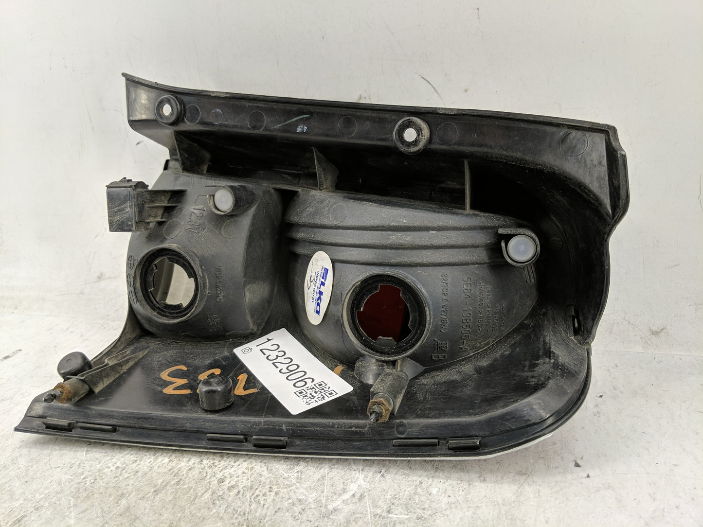 2005-2007 Mercury Mariner Tail Light Assembly Driver Left OEM P/N:5E64-13B505-A Fits Fits 2005 2006 2007 OEM Used Auto Parts