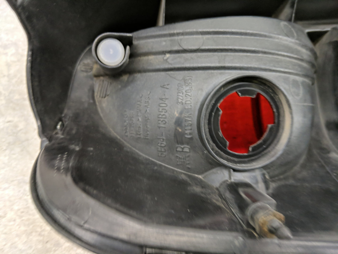 2005-2007 Mercury Mariner Tail Light Assembly Passenger Right OEM P/N:5E64-13B504-A Fits Fits 2005 2006 2007 OEM Used Auto P