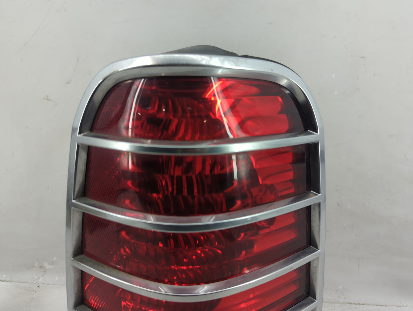2005-2007 Mercury Mariner Tail Light Assembly Passenger Right OEM Fits Fits 2005 2006 2007 OEM Used Auto Parts - Oemusedauto