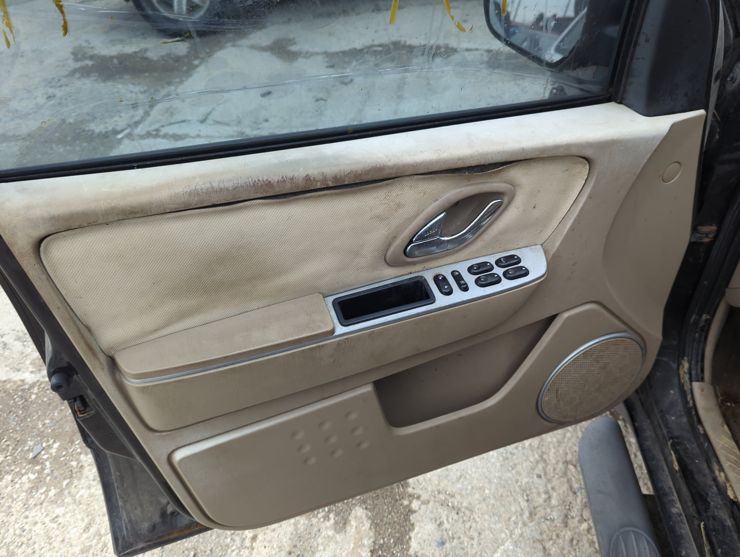 2006 Mercury Mariner Front Left Driver Interior Door Panel Trim - Oemusedautoparts1.com
