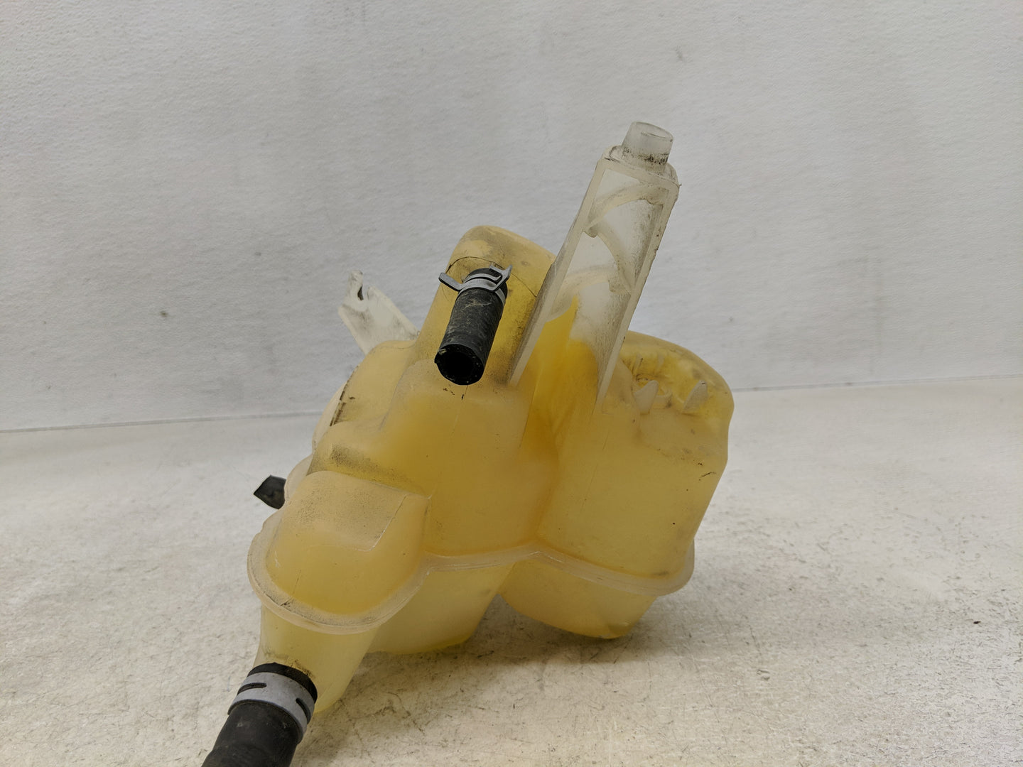 2005 Mercury Mariner Radiator Coolant Overflow Expansion Tank Bottle 1313119 - Oemusedautoparts1.com