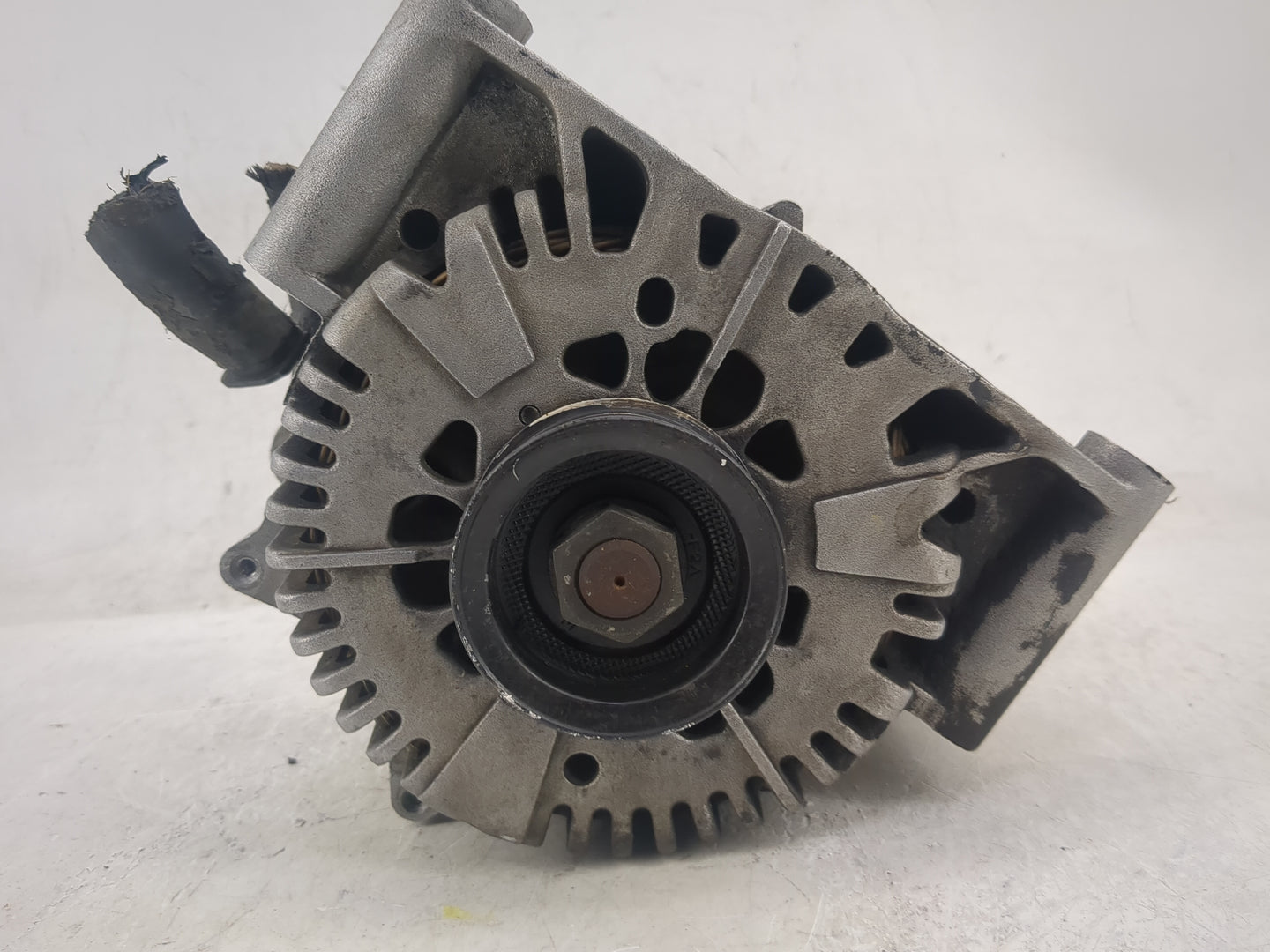 2005-2007 Mercury Mariner Alternator Replacement Generator Charging Assembly Engine OEM P/N:6L8T-KA Fits Fits 2005 2006 2007