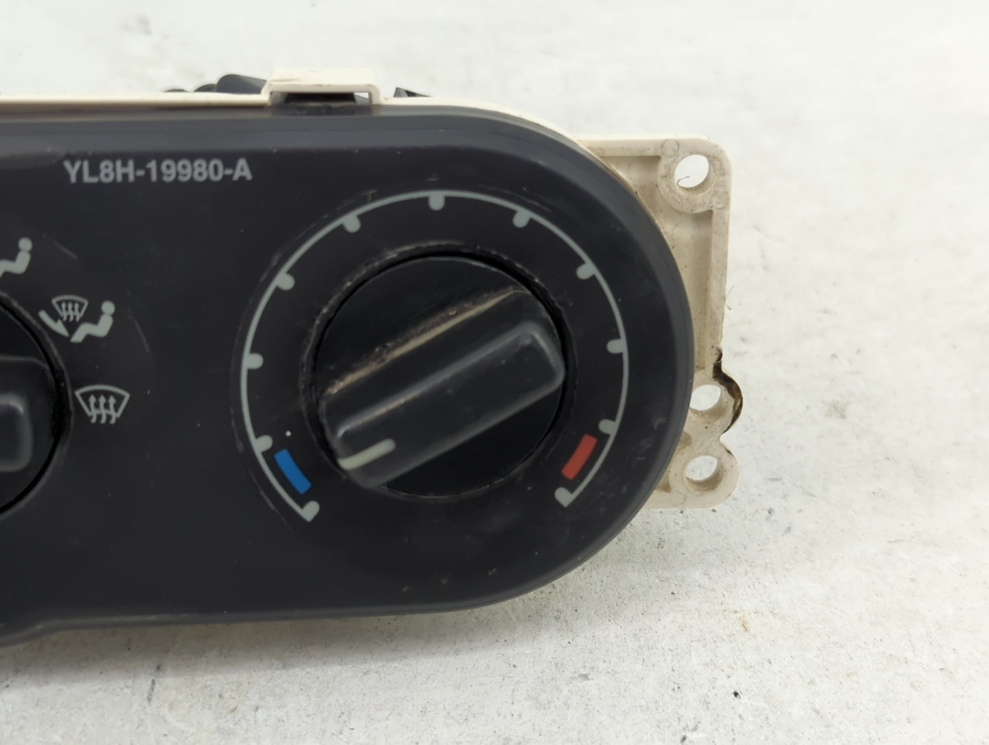 2006 Mercury Mariner Climate Control Module Temperature AC/Heater Replacement P/N:YL8H-19980-A Fits OEM Used Auto Parts - Oe