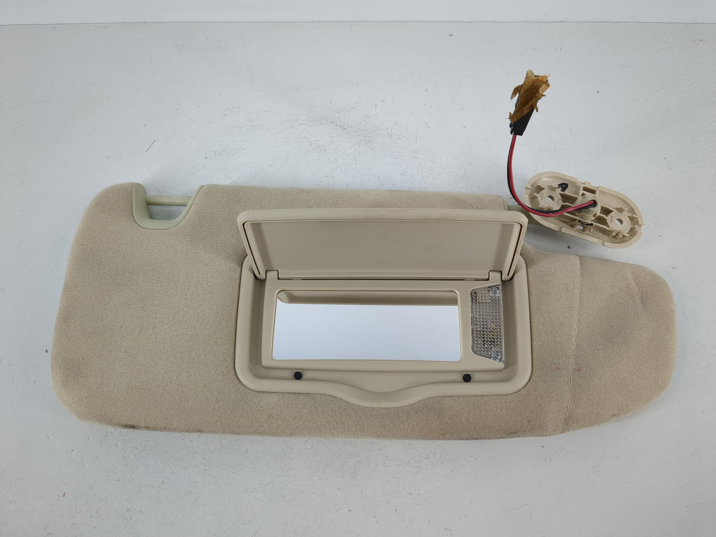 2006-2009 Mercury Milan Sun Visor Shade Replacement Passenger Right Mirror Fits Fits 2006 2007 2008 2009 OEM Used Auto Parts