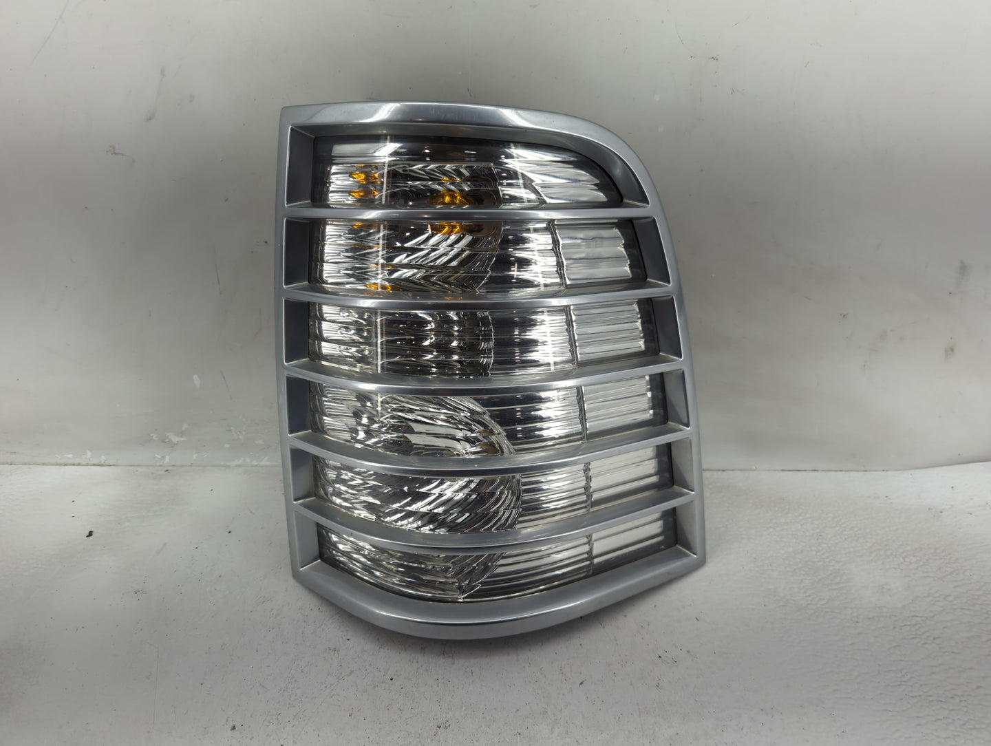 2006-2010 Mercury Mountaineer Tail Light Assembly Passenger Right OEM Fits Fits 2006 2007 2008 2009 2010 OEM Used Auto Parts