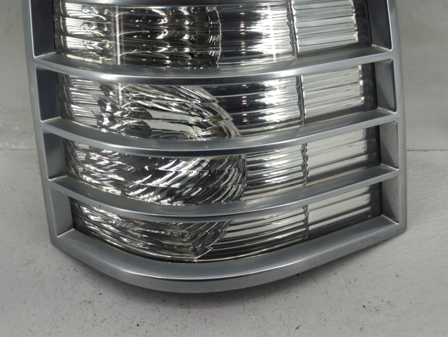 2006-2010 Mercury Mountaineer Tail Light Assembly Passenger Right OEM Fits Fits 2006 2007 2008 2009 2010 OEM Used Auto Parts