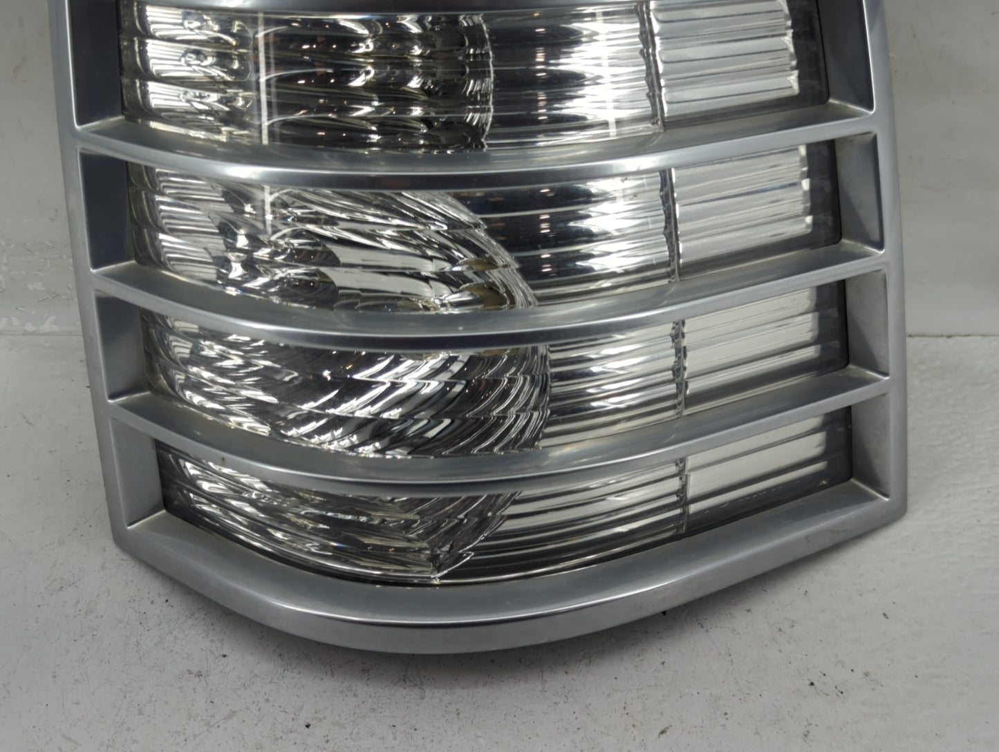 2006-2010 Mercury Mountaineer Tail Light Assembly Passenger Right OEM Fits Fits 2006 2007 2008 2009 2010 OEM Used Auto Parts