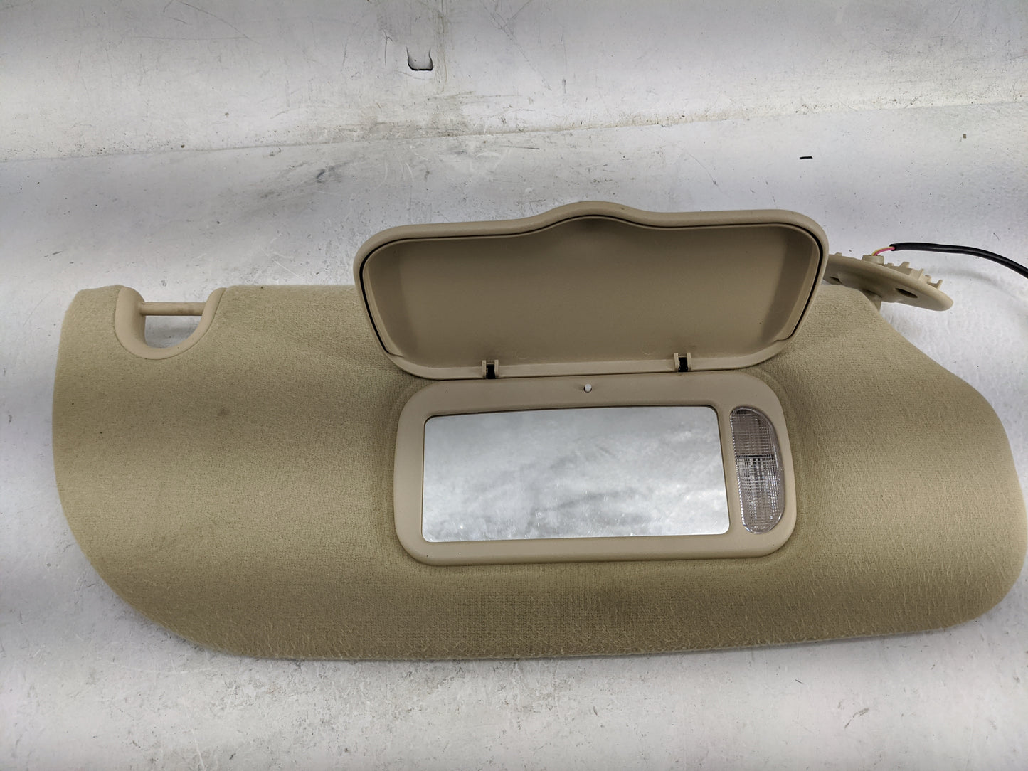2006-2009 Mercury Mountaineer Sun Visor Shade Replacement Passenger Right Mirror Fits Fits 2006 2007 2008 2009 OEM Used Auto