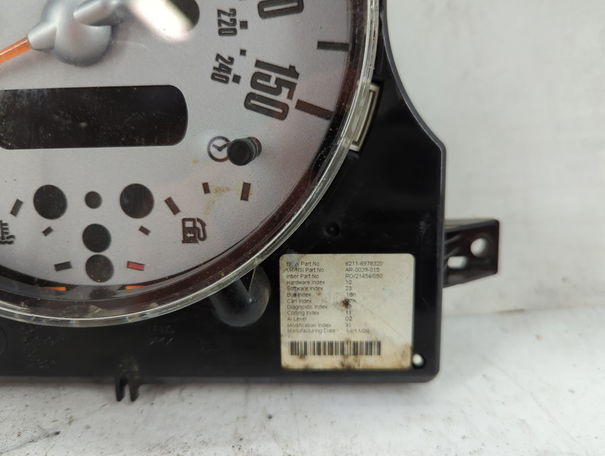 2006 Mini Cooper Instrument Cluster Speedometer Gauges P/N:6211-6978320 AR-0039-015, RG/21454/050 Miles: Fits OEM Used Auto 