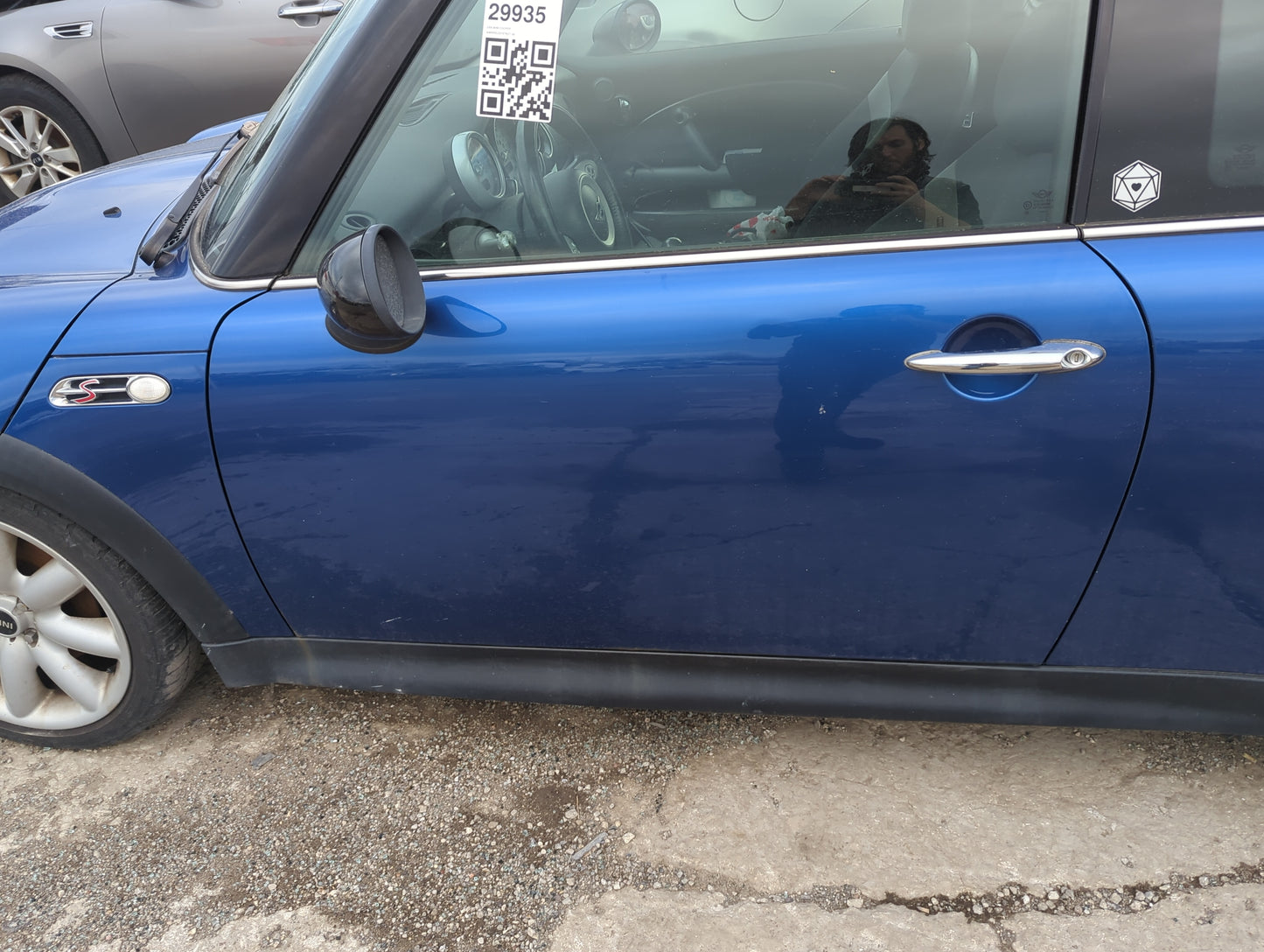 2006 Mini Cooper Driver Front Door Oem - Oemusedautoparts1.com