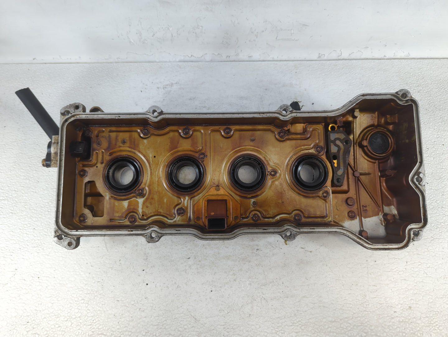 2006 Mini Cooper Driver Left Cylinder Head Valve Cover Fits OEM Used Auto Parts - Oemusedautoparts1.com
