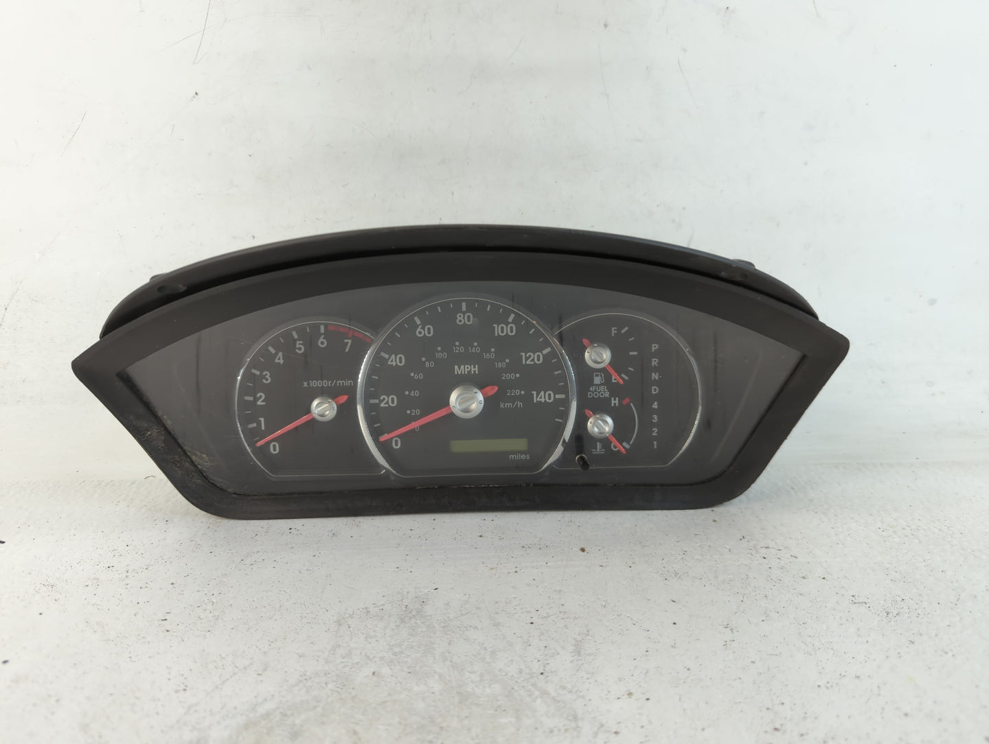 2006 Mitsubishi Endeavor Instrument Cluster Speedometer Gauges P/N:69778-810A 8100A500 Fits OEM Used Auto Parts - Oemusedaut