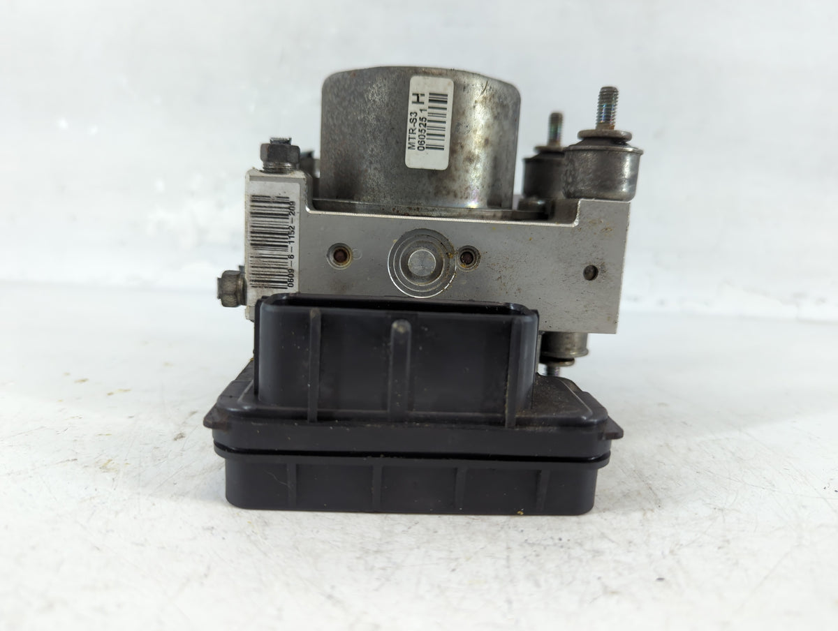 2010-2011 Mitsubishi Endeavor Anti-Lock Brake ABS Pump Module Actuator OEM P/N:15281789 Fits Fits 2010 2011 OEM Used Auto Pa