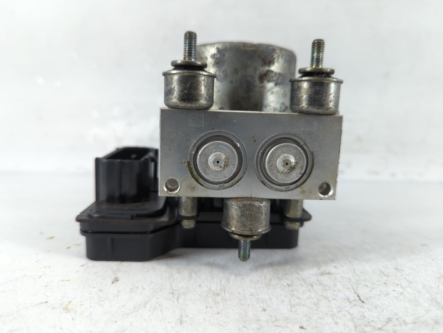 2010-2011 Mitsubishi Endeavor ABS Pump Control Module Replacement P/N:15281789 Fits Fits 2010 2011 OEM Used Auto Parts - Oem