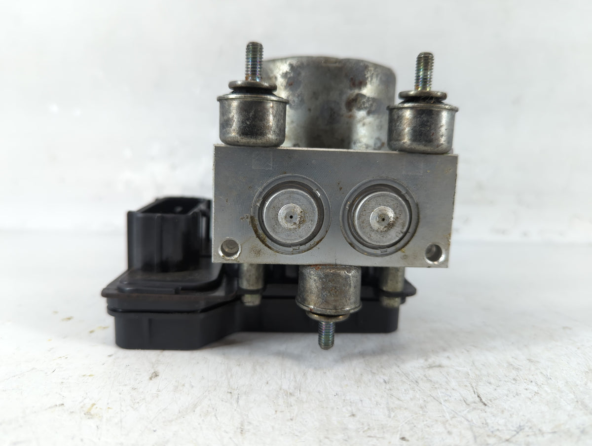 2010-2011 Mitsubishi Endeavor Anti-Lock Brake ABS Pump Module Actuator OEM P/N:15281789 Fits Fits 2010 2011 OEM Used Auto Pa