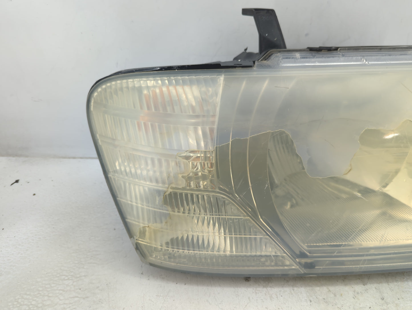 2003 Mitsubishi Montero Passenger Right Oem Head Light Headlight Lamp - Oemusedautoparts1.com