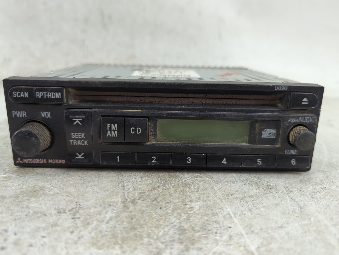 2004-2006 Mitsubishi Outlander Radio AM FM Cd Player Receiver Replacement P/N:64198142E 560J227 Fits Fits 2004 2005 2006 OEM