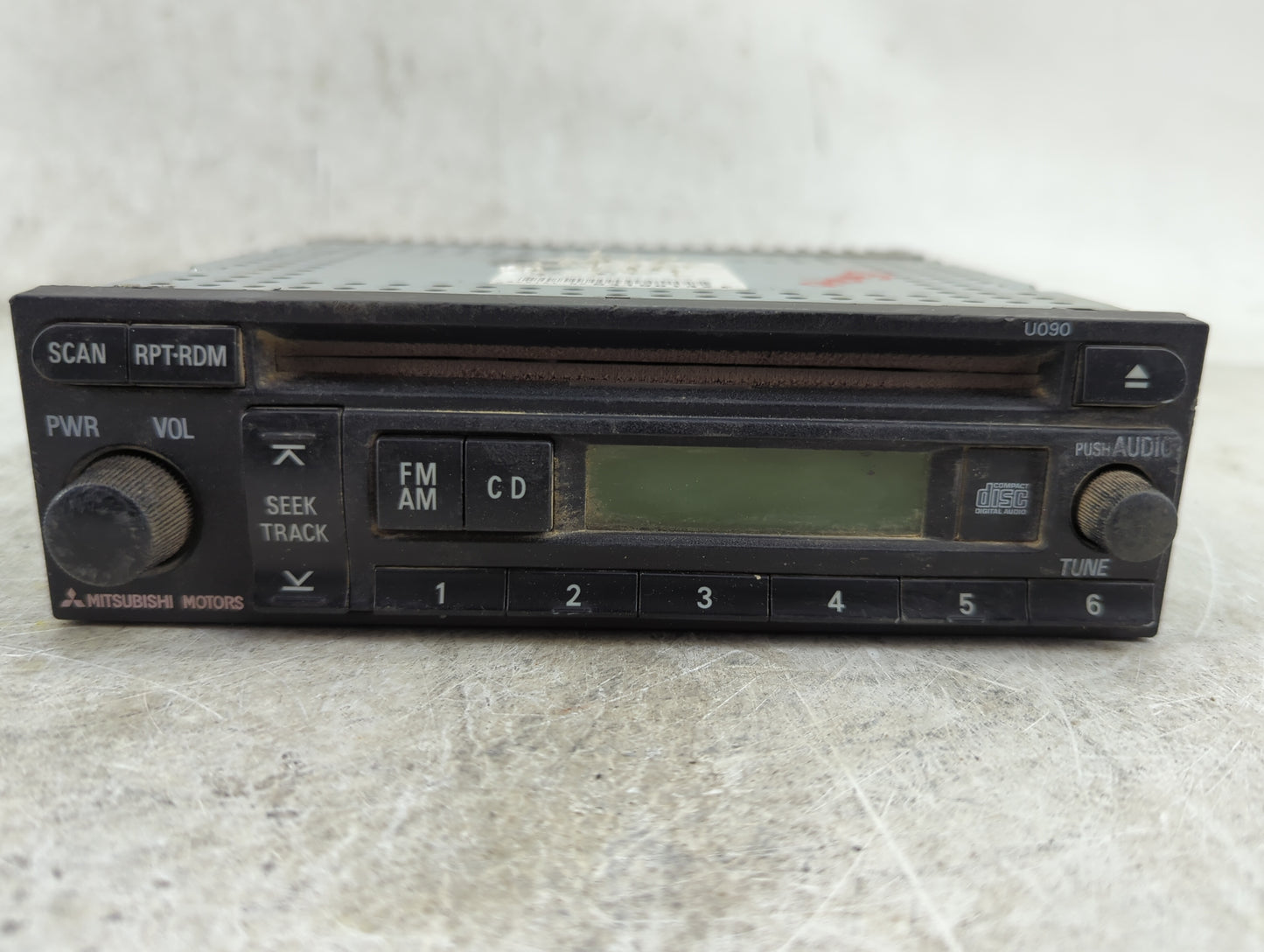 2004-2006 Mitsubishi Outlander Radio AM FM Cd Player Receiver Replacement P/N:64198142E 560J227 Fits Fits 2004 2005 2006 OEM