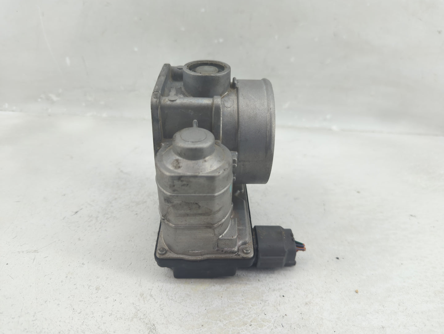 2003-2006 Nissan 350z Throttle Body Fits Fits 2002 2003 2004 2005 2006 OEM Used Auto Parts - Oemusedautoparts1.com
