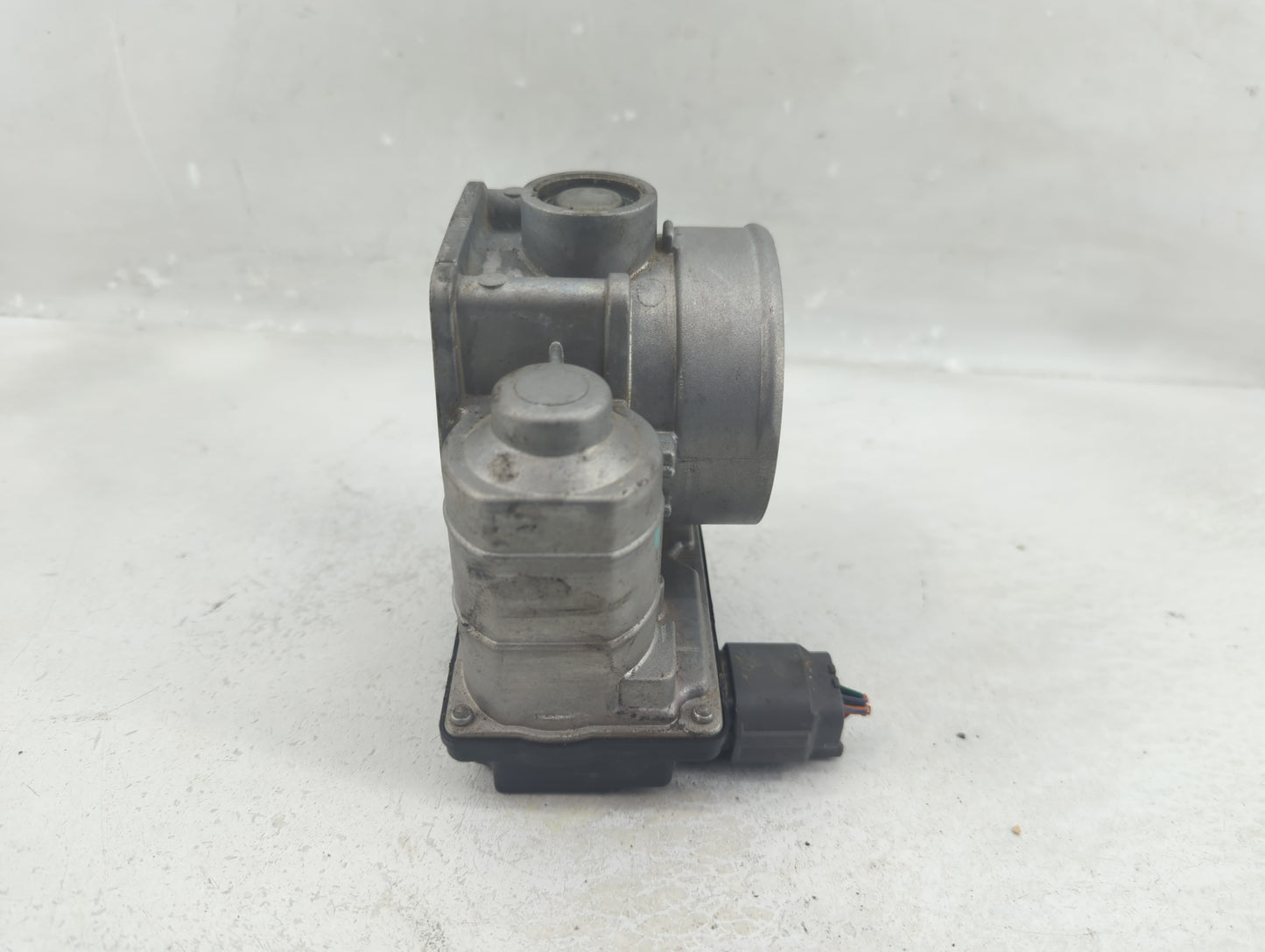 2003-2006 Nissan 350z Throttle Body Fits Fits 2002 2003 2004 2005 2006 OEM Used Auto Parts - Oemusedautoparts1.com