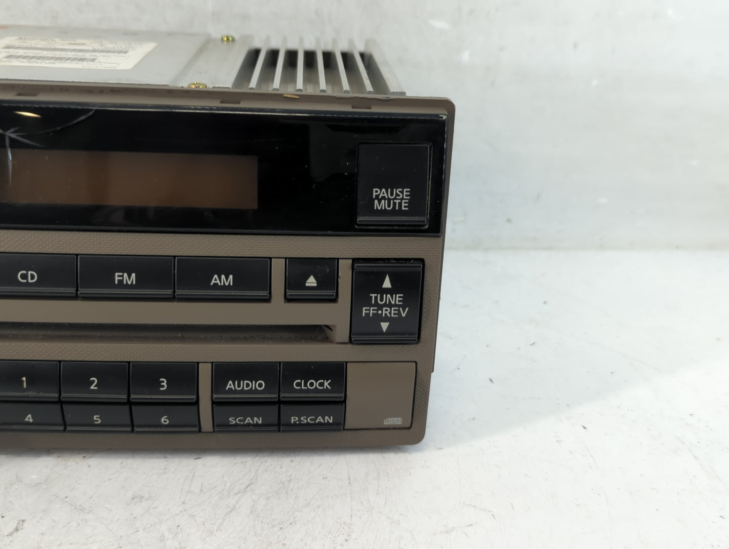 2005-2006 Nissan Altima Radio AM FM Cd Player Receiver Replacement P/N:28185 ZB10C Fits Fits 2005 2006 OEM Used Auto Parts -