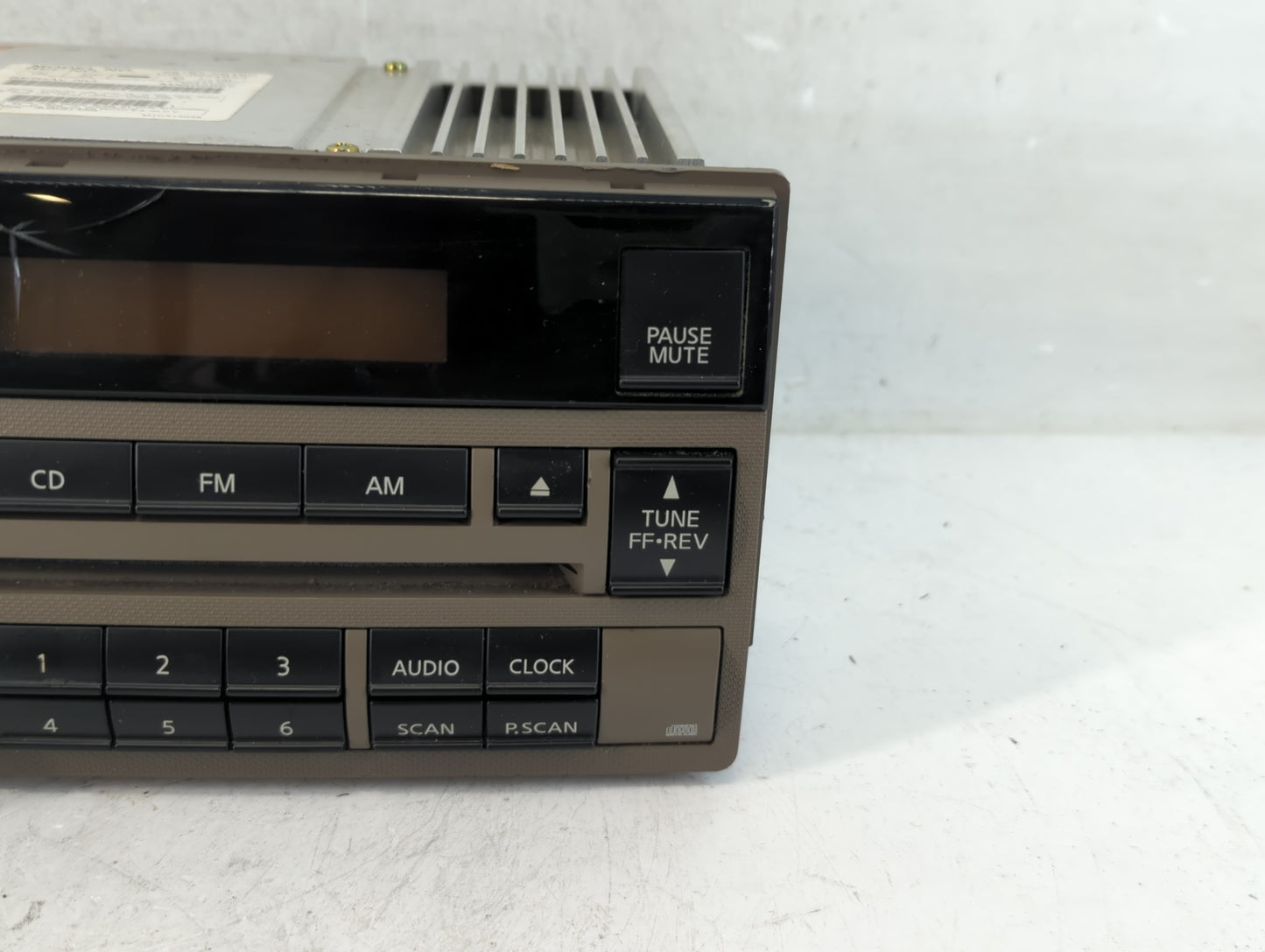 2005-2006 Nissan Altima Radio AM FM Cd Player Receiver Replacement P/N:28185 ZB10C Fits Fits 2005 2006 OEM Used Auto Parts -