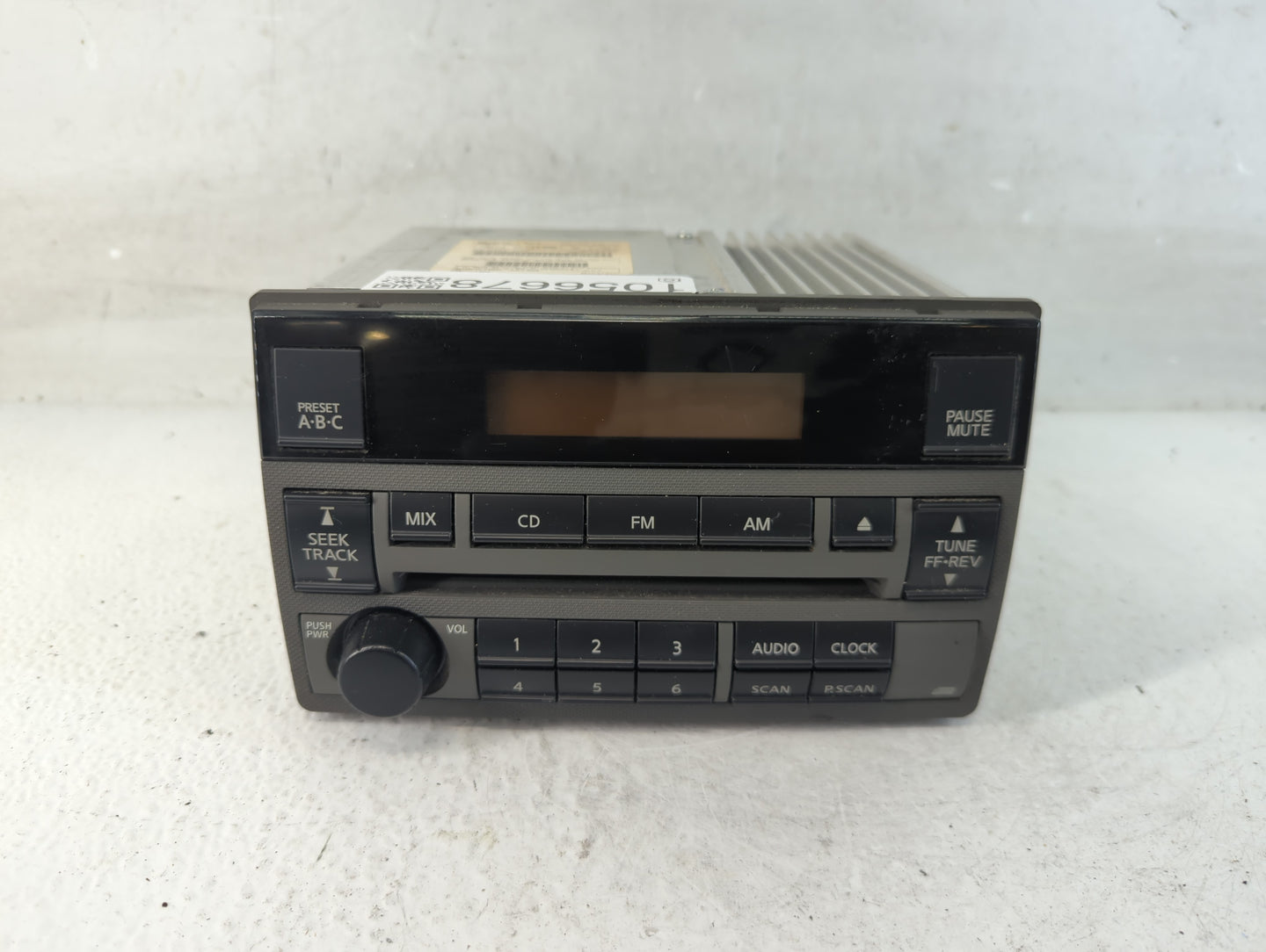 2005-2006 Nissan Altima Radio AM FM Cd Player Receiver Replacement P/N:28185 ZB10A Fits Fits 2005 2006 OEM Used Auto Parts -