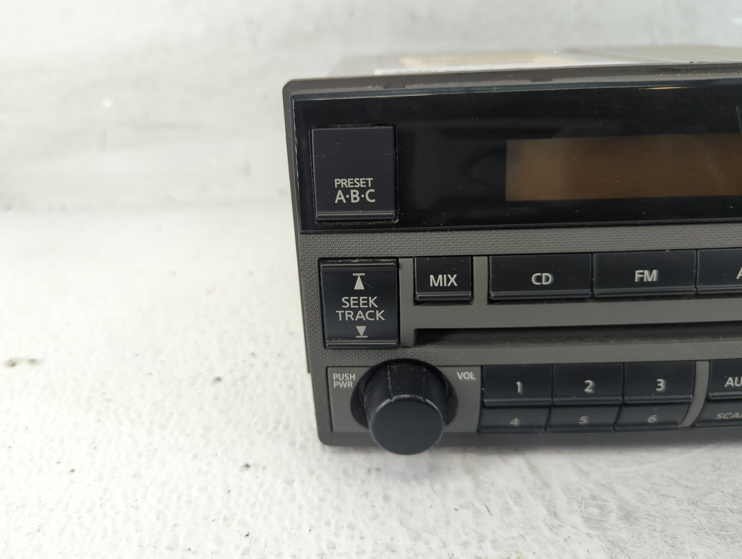 2005-2006 Nissan Altima Radio AM FM Cd Player Receiver Replacement P/N:28185 ZB10A Fits Fits 2005 2006 OEM Used Auto Parts -