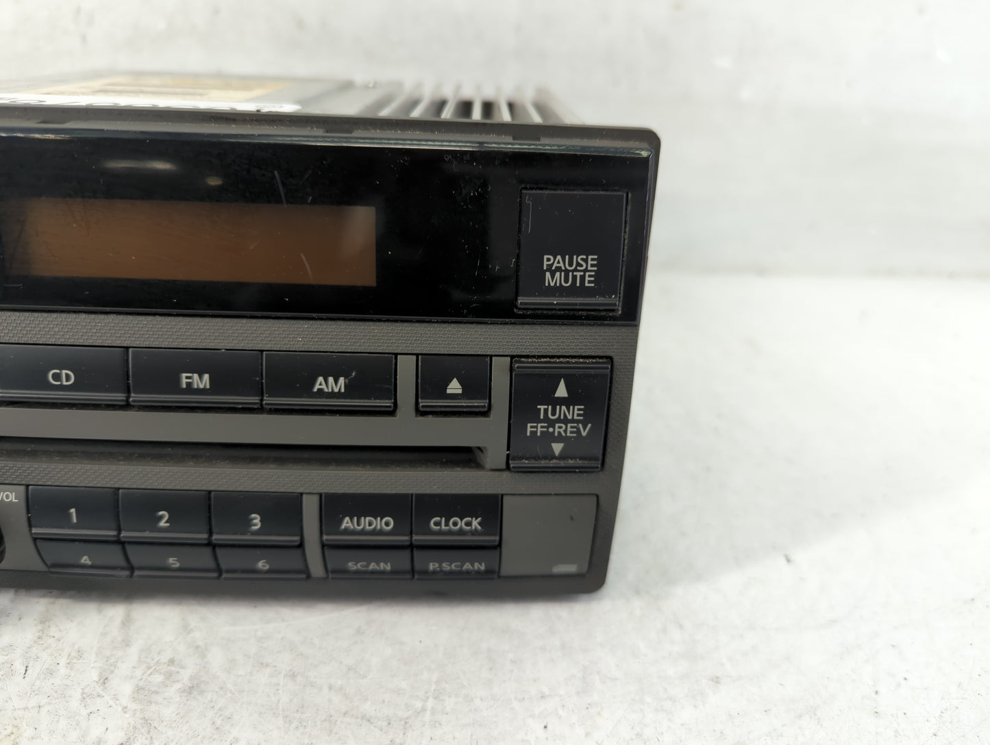 2005-2006 Nissan Altima Radio AM FM Cd Player Receiver Replacement P/N:28185 ZB10A Fits Fits 2005 2006 OEM Used Auto Parts -