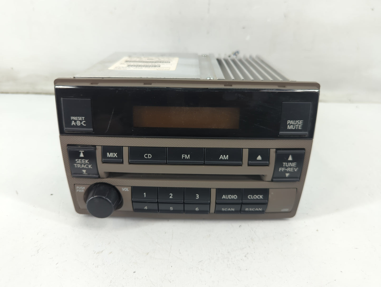 2005-2006 Nissan Altima Radio AM FM Cd Player Receiver Replacement P/N:28185 ZB10C Fits Fits 2005 2006 OEM Used Auto Parts -