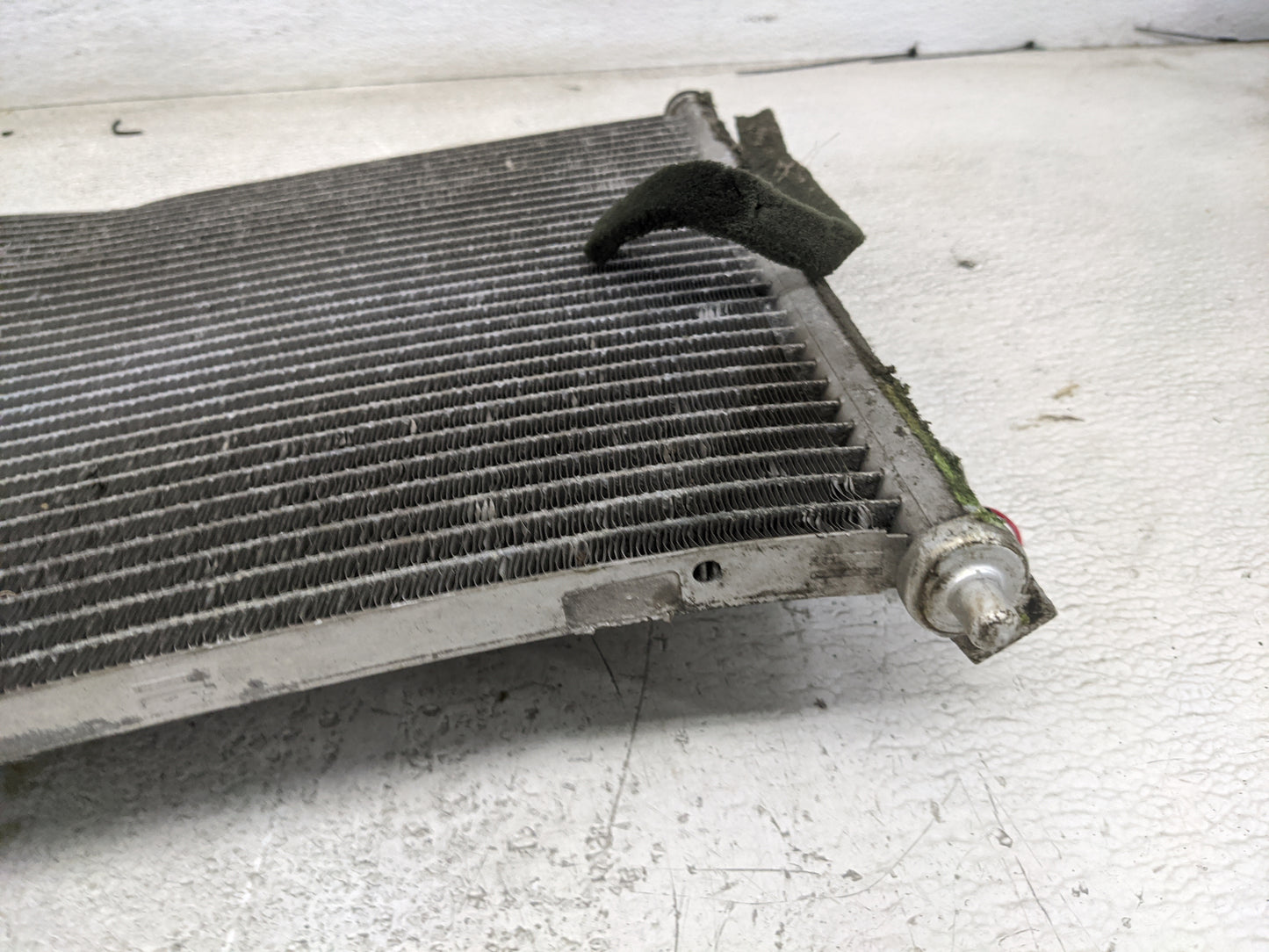 2002-2006 Nissan Altima Engine Cooling Radiator Condensor Fits Fits 2002 2003 2004 2005 2006 2007 2008 OEM Used Auto Parts -