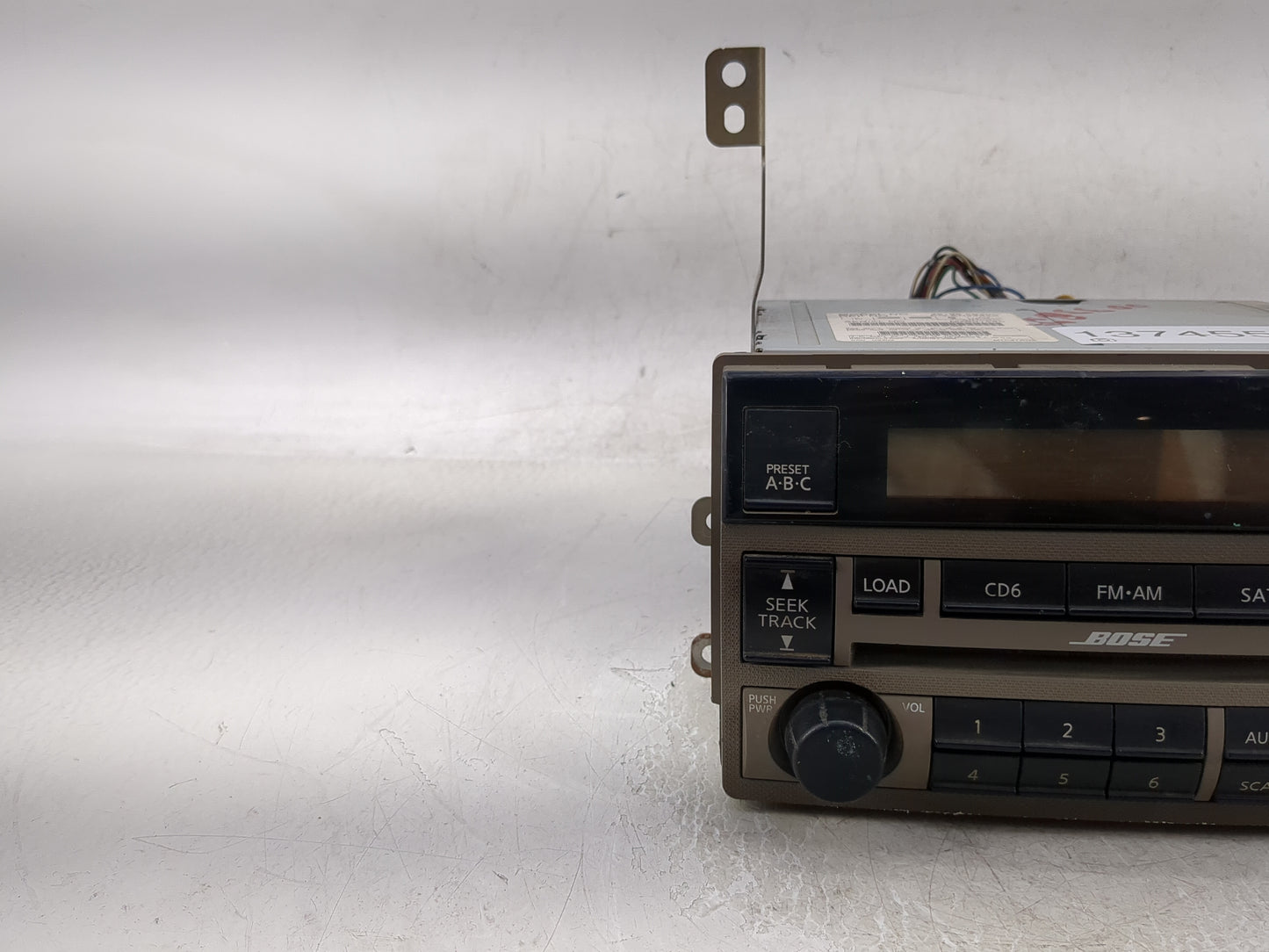 2005-2006 Nissan Altima Radio AM FM Cd Player Receiver Replacement P/N:28185ZB20C Fits Fits 2005 2006 OEM Used Auto Parts - 