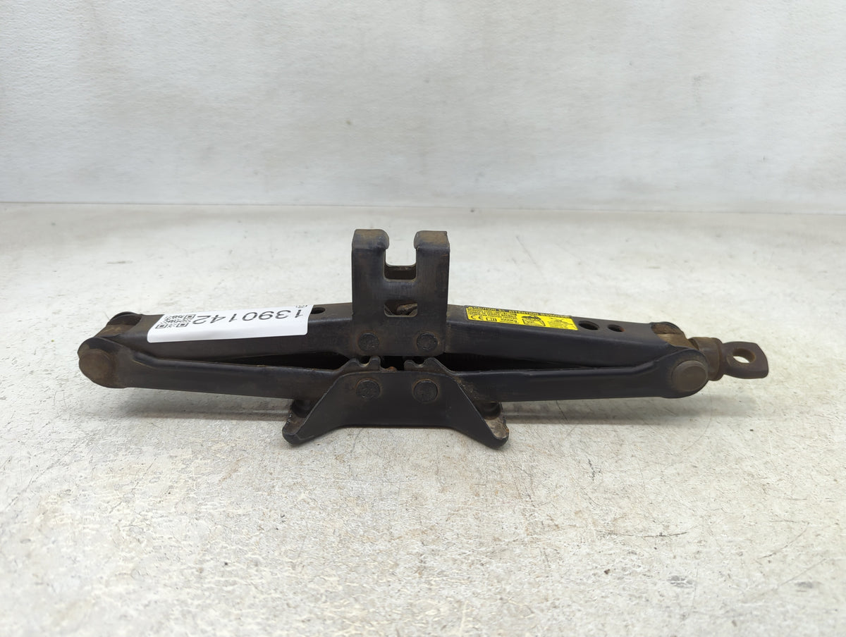 2006 Nissan Altima Spare Scissor Car Jack 1390142 - Oemusedautoparts1.com