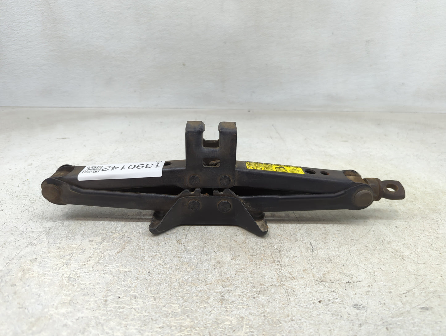 2006 Nissan Altima Spare Scissor Car Jack 1390142 - Oemusedautoparts1.com